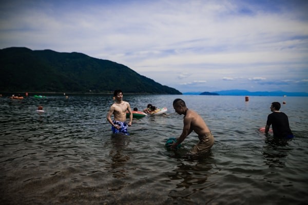 湖水浴の様子